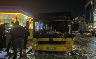 İstanbul’da park halindeki İETT otobüsü yandı