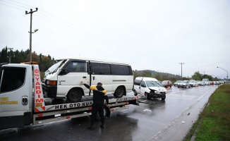 Sakarya'da zincirleme trafik kazasında 3 kişi yaralandı