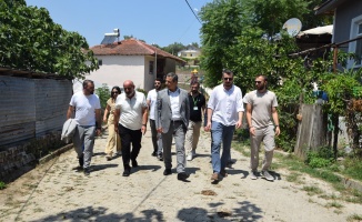 İzmit Belediyesi mahalle gezilerini sürdürüyor