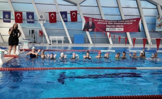 Çayırovalı minik yüzücülerin hedefi olimpiyat