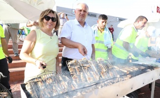 Karamürsel'de binlerce vatandaşa balık ekmek ikramı