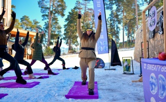 Ece Vahapoğlu ile dağın zirvesinde yoga!