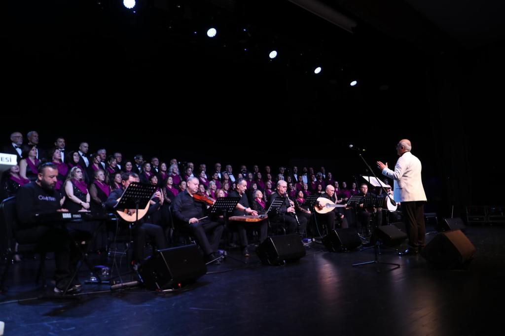 İzmit Belediyesi Türk Sanat Müziği Korosu muhteşem bir geceye imza attı